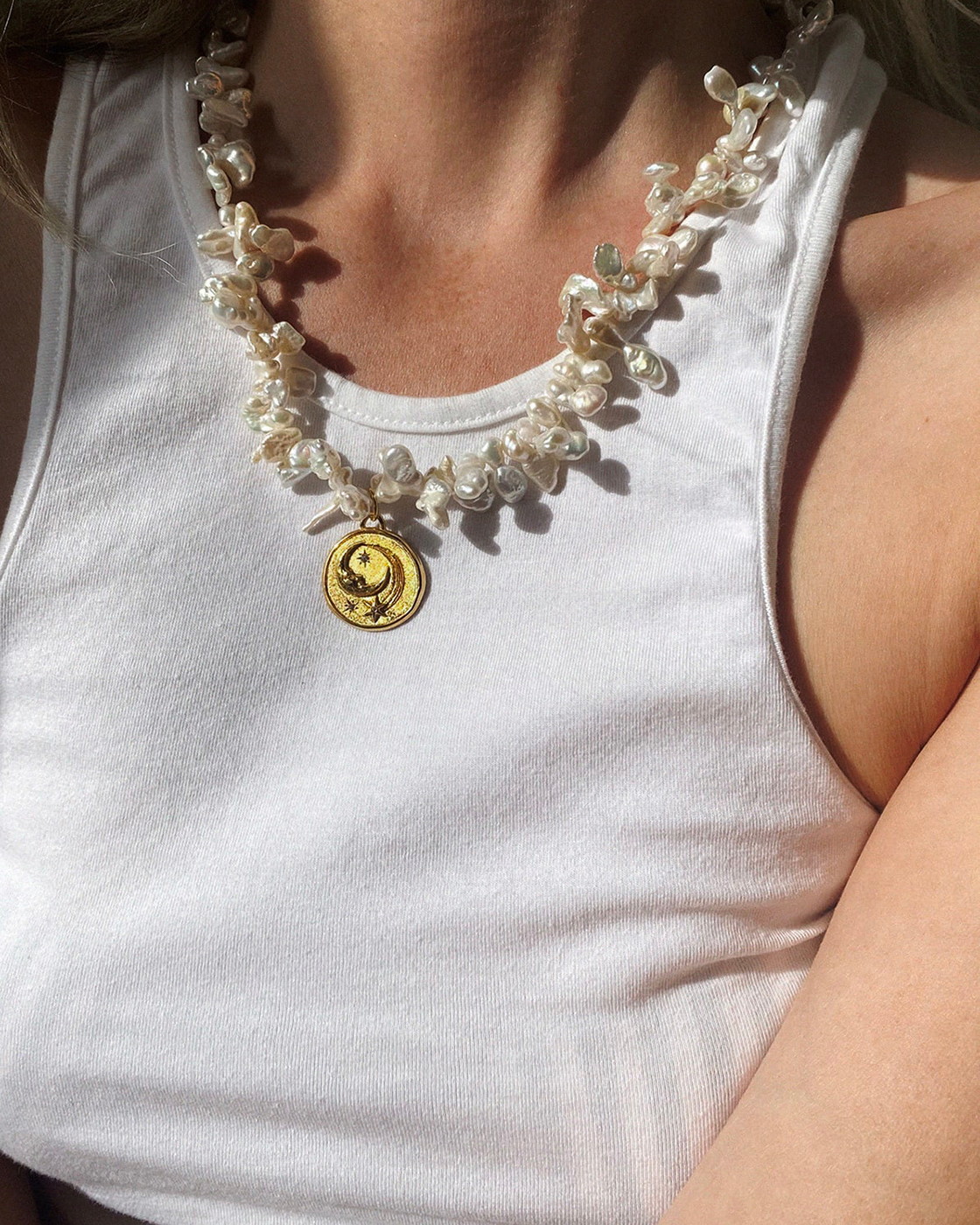 Luna Medium Statement-Perlenkette mit Gold Vermeil-Anhänger