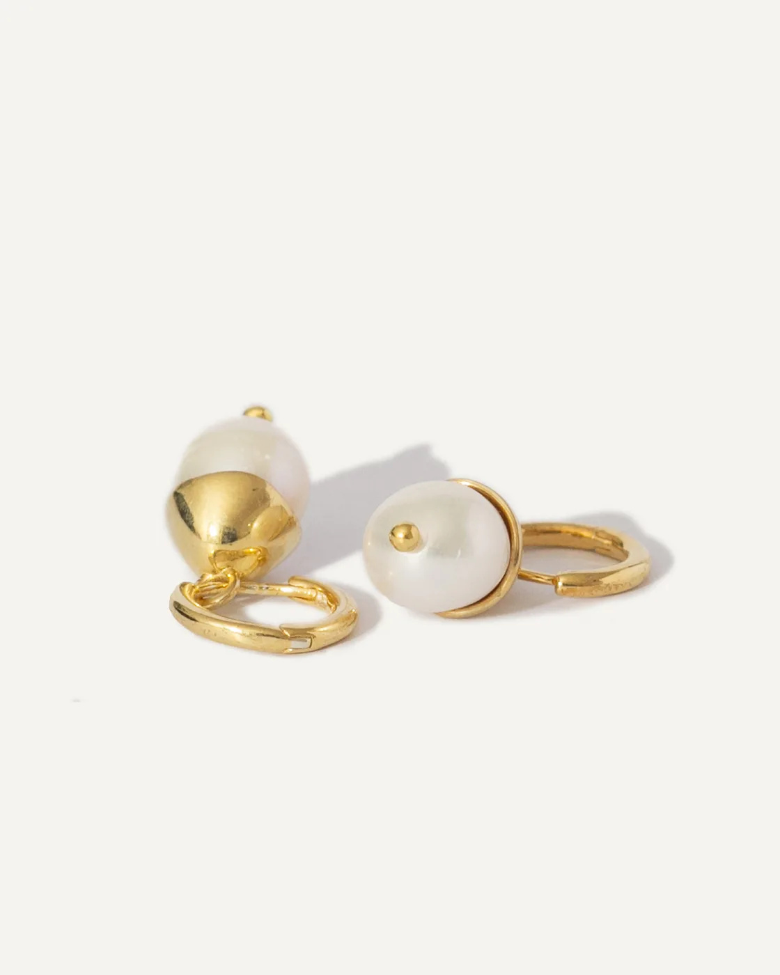 Perla Gold-Plated Sterling Silver Hoop Earrings with an Irregular Pearl