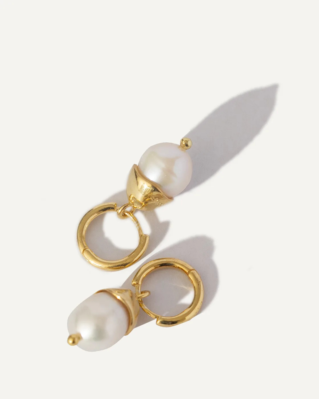 Perla Gold-Plated Sterling Silver Hoop Earrings with an Irregular Pearl