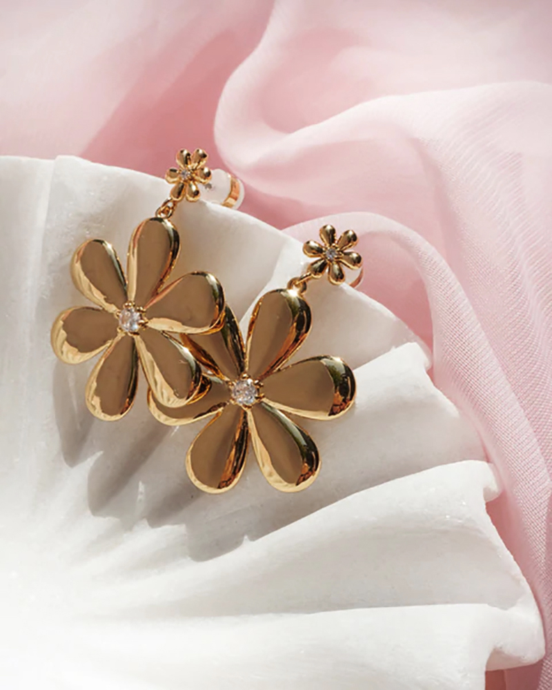 Daisy Gold-Plated Statement Studs