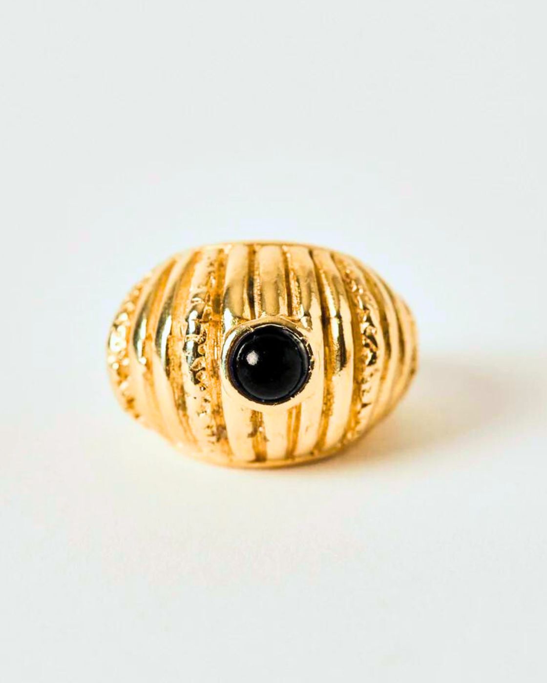 Small Reef Ring with Onyx