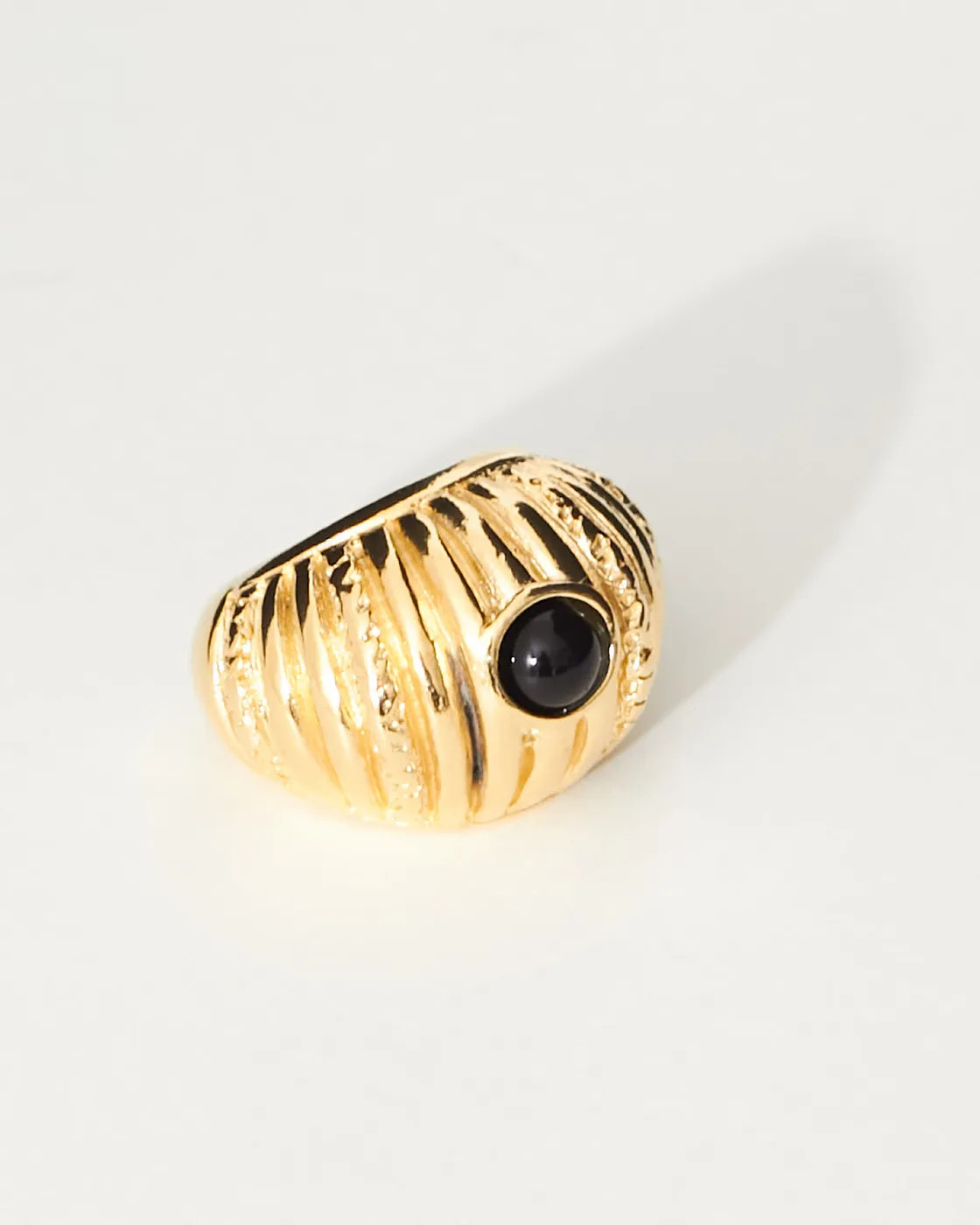 Small Reef Ring with Onyx