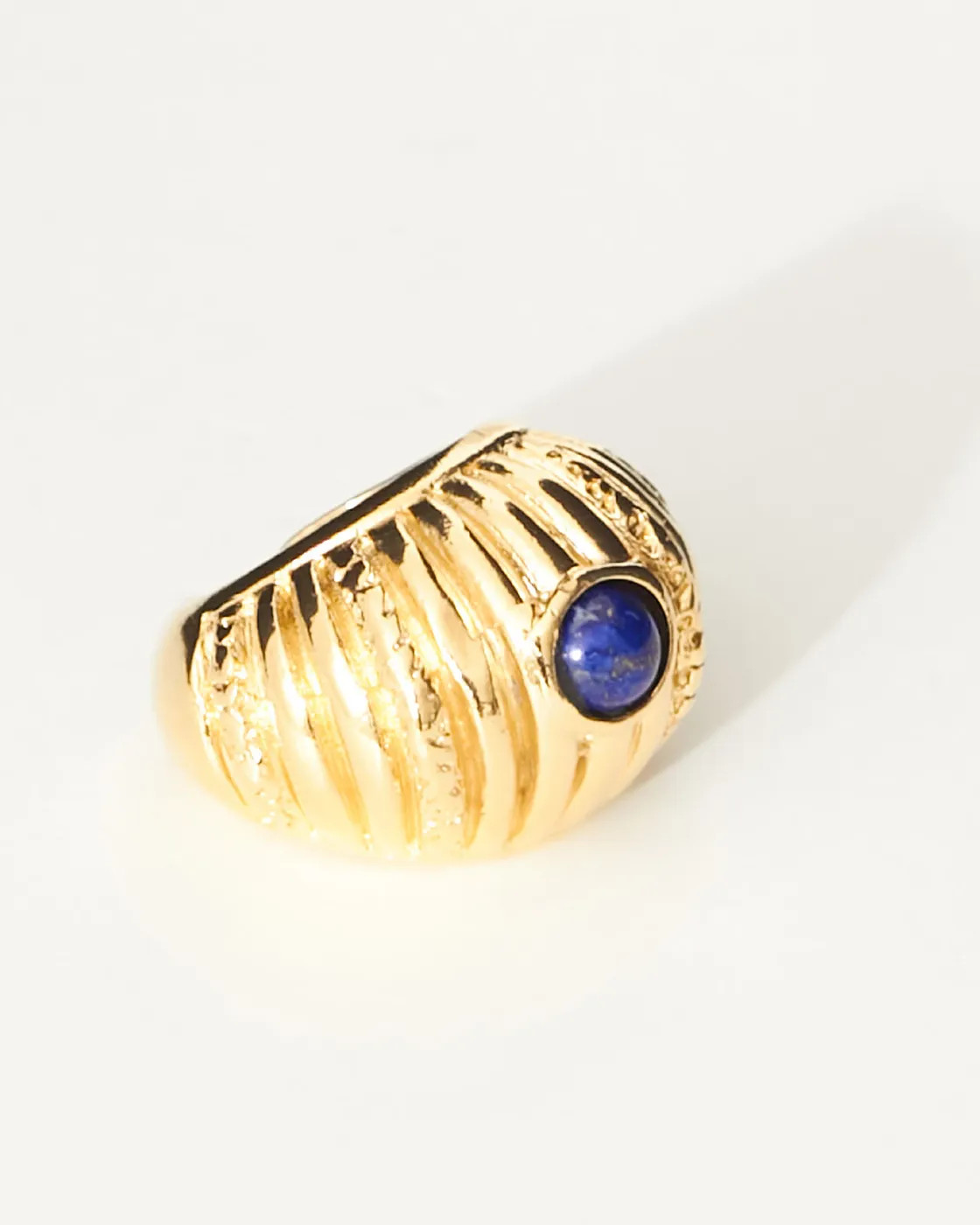 Small Reef Ring with Lapis lazuri
