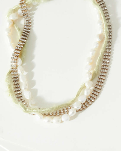 Dreilagige Halskette mit Strass und Perlen