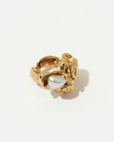 The Statement Pearl Ring Extraordinair