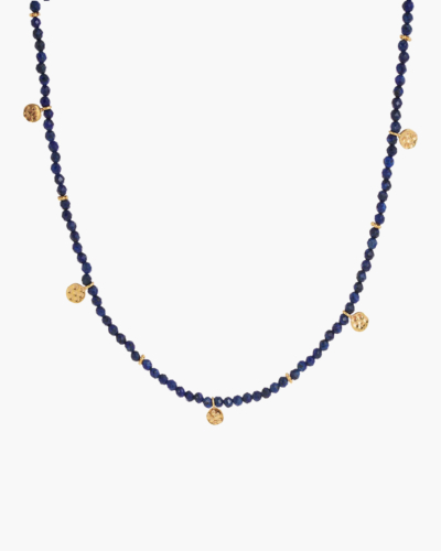 Ein umkehrbares Lapislazuli-Perlenhalsband mit goldenen Scheiben