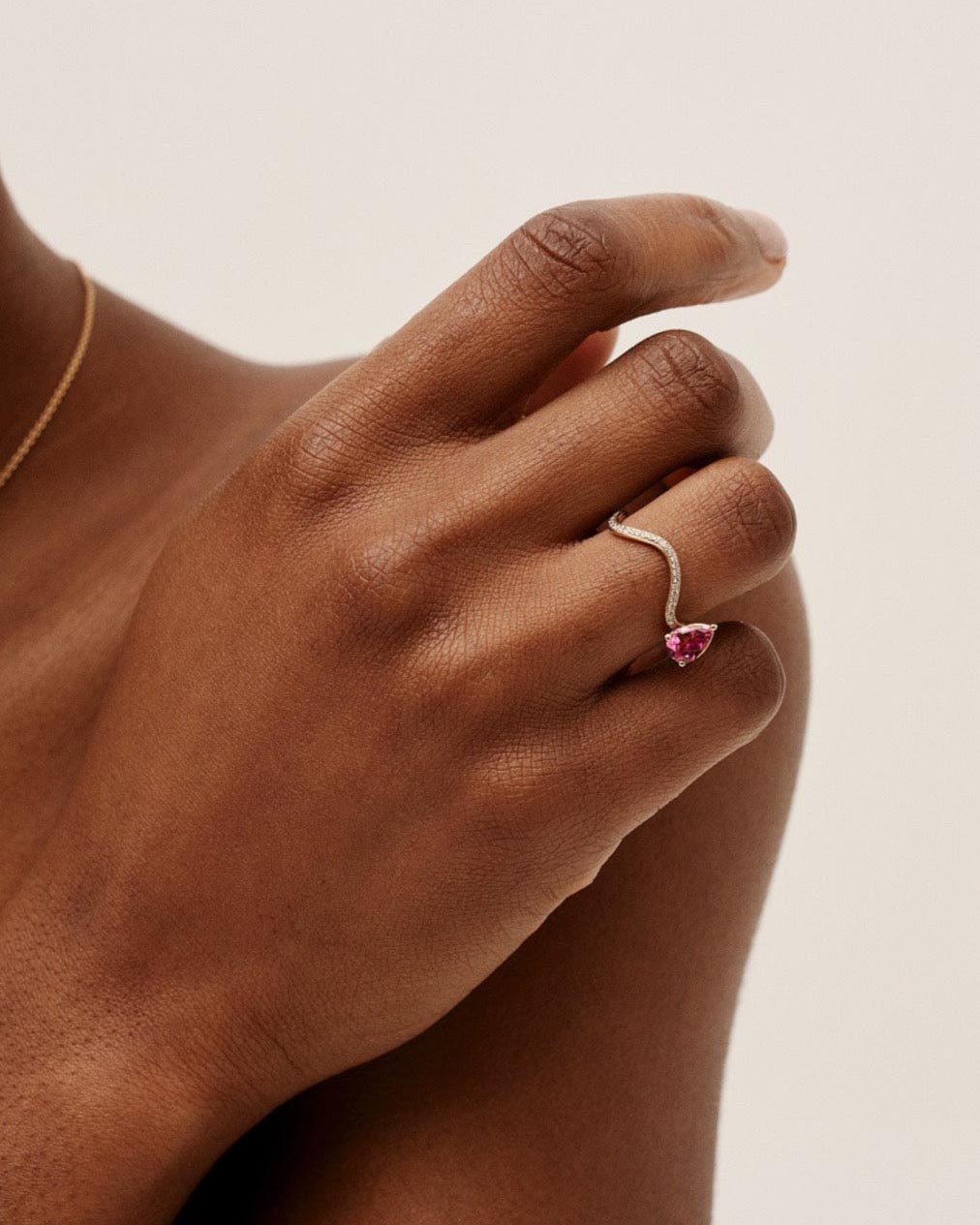 Kleiner Gelbgold-Ring mit Pink-Turmalin und Diamant