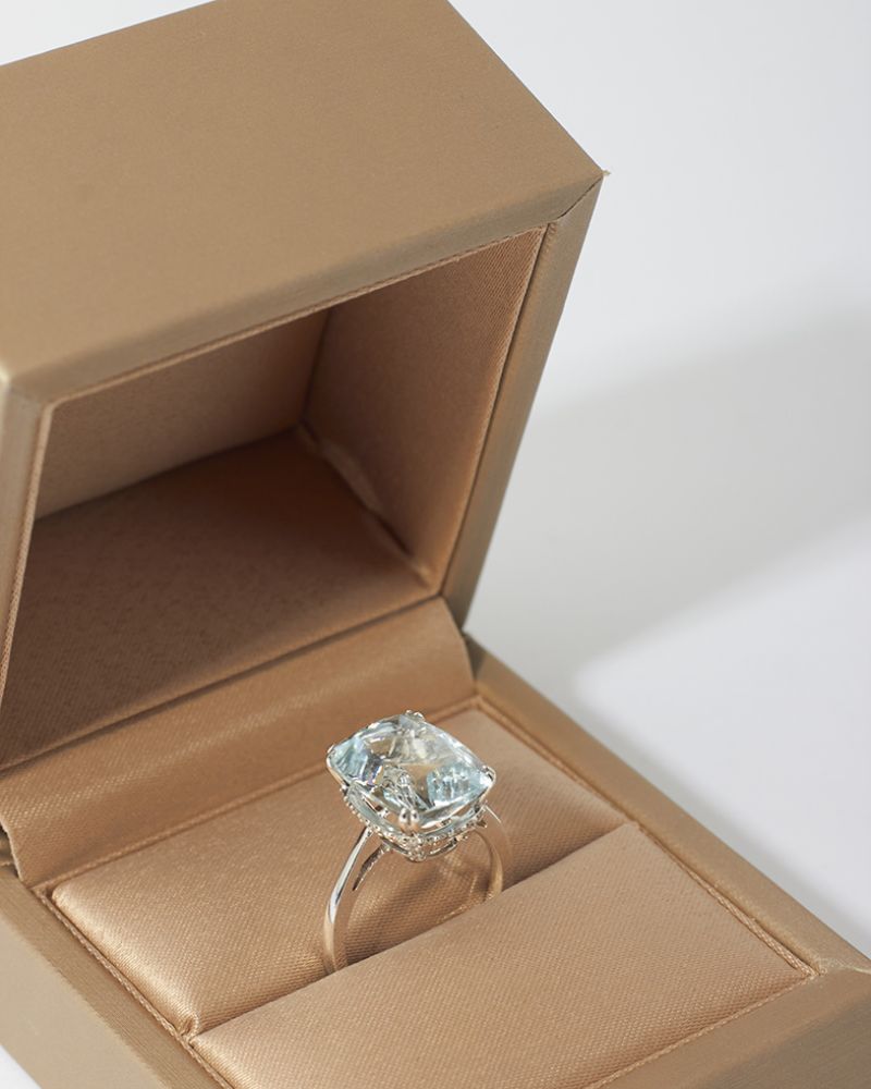 Aquamarine and Diamonds White Gold Ring